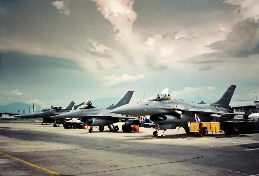 F-16